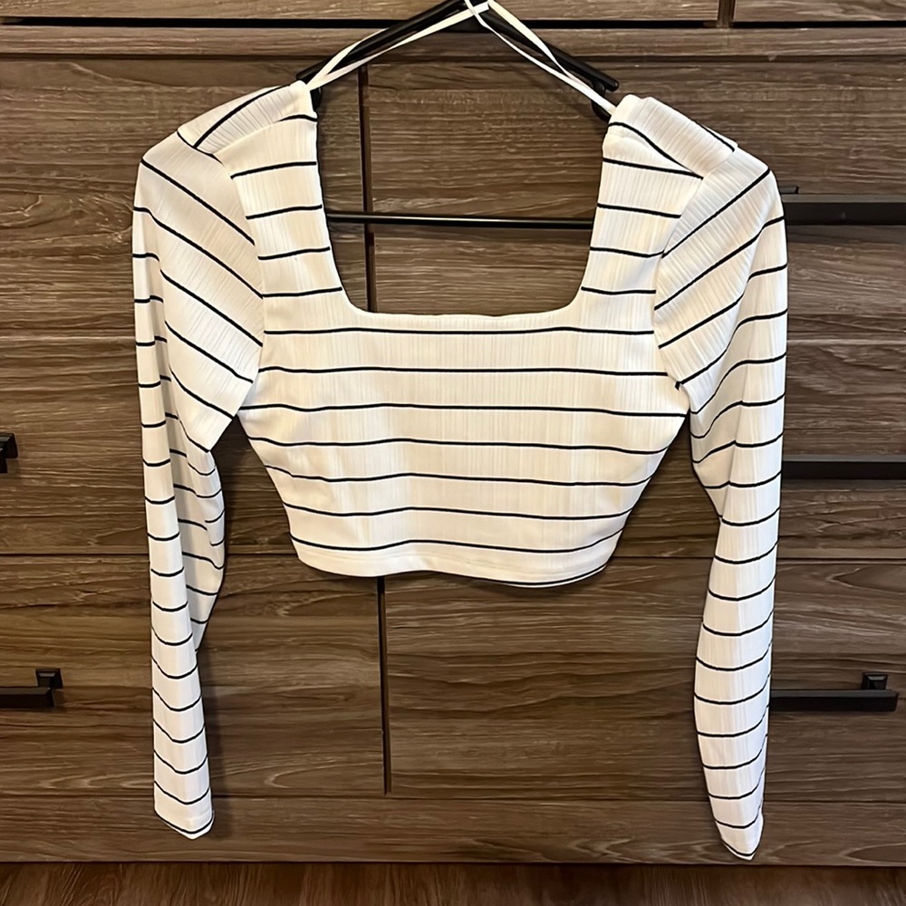 Long sleeve crop top